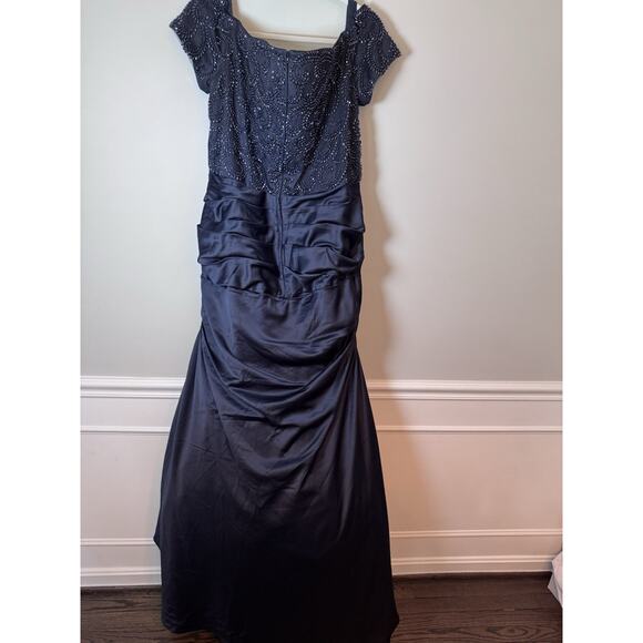 La Femme 25996 Off the Shoulder Beaded Satin Trumpet Gown Blue Size 18 - Picture 3 of 16